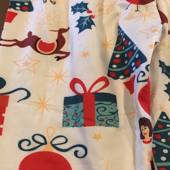 3 piece Christmas outfit.  Red top, Santa & Christmas tree leggings & scarf - Picture 8 of 12